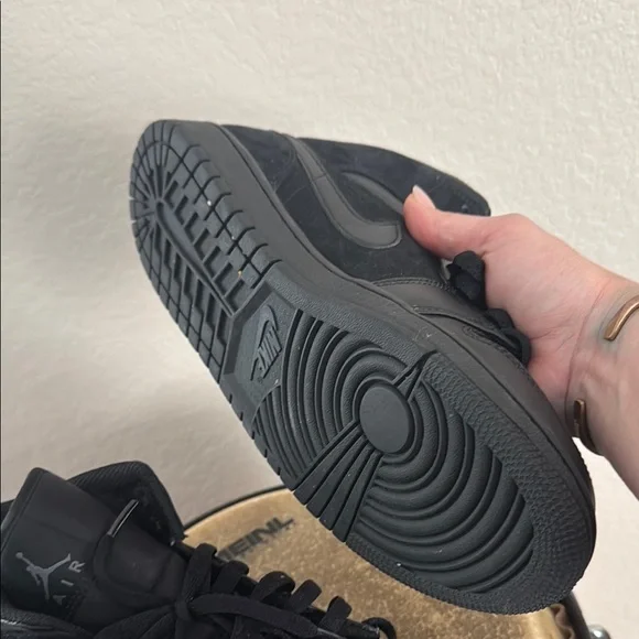 Jordan 1 Black Athletic Shoes - Picture 4 of 6